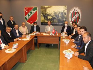 Bakan Kasapoğlu’ndan Karşıyaka’ya Stat Müjdesi