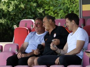 Hagi Ve Popescu’dan Galatasaray’a Ziyaret