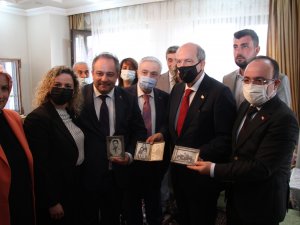 Kktc Cumhurbaşkanı Tatar, Nihat İ̇lhan’ın Evini Ziyaret Etti