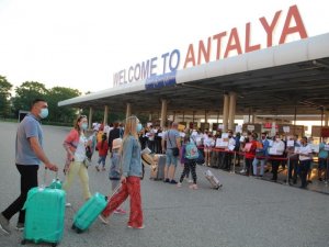 Antalya’ya Hafta Sonu 683 Uçakla 128 Bin Turist Geldi