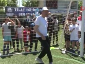 Bakan Selçuk Çocuklarla Oyunlar Oynadı