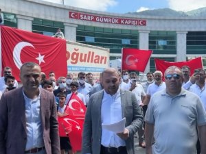 Nakliye Şirketleri Ve Tır Sürücüleri Sarp Sınır Kapısında Eylem Yaptı