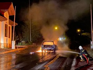 Gümüşhane’de Park Halindeki Otomobil Cayır Cayır Yandı