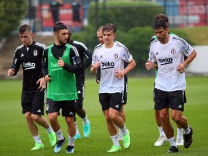 Beşiktaş Yağmur Altında Çalıştı