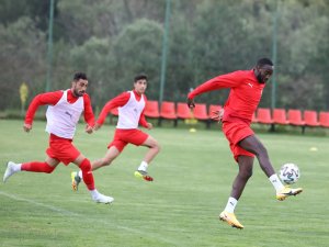 Yiğidolar Günü Üç İdmanla Tamamladı