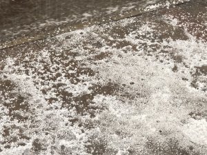 Dolu Yağışı Her Yeri Beyaza Bürüdü