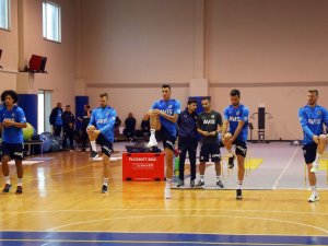 Fenerbahçe Salonda Çalıştı