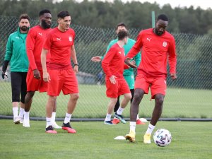 Sivasspor Üç İdmanla Hazırlıklarına Devam Etti