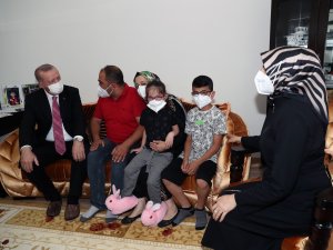 Cumhurbaşkanı Erdoğan, Konuk Olduğu Ailenin Doğacak Bebeğinin İsmini Verdi