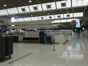 Japonya’nın En Büyük Havaalanı Terk Edilmiş İzlenimi Veriyor