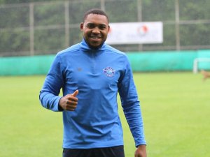 Assombalonga: "Gurur Duyulacak Bir Takım Olmak İstiyoruz"