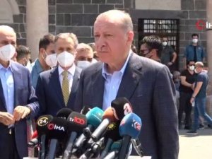 Cumhurbaşkanı Erdoğan, Teröristlerin Yakıp Devletin Onardığı Kurşunlu Camii’nde Cuma Namazı Kıldı
