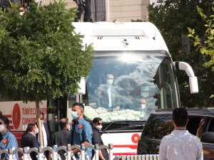 Cumhurbaşkanı Erdoğan Diyarbakır Annelerini Kaldıkları Çadırda Ziyaret Etti