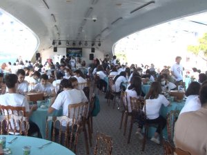 Bakan Selçuk, Öğrencilerle Tarihi Valide Sultan Gemisi’nde Buluştu