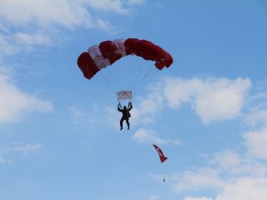 Elazığ’da Skyfest Etkinliği Renkli Görüntüler Oluşturdu
