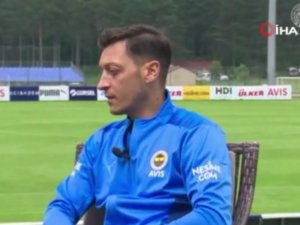 Mesut Özil: "İ̇nşallah Pereira İle Başarıya Ulaşabiliriz"