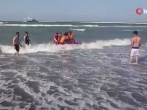 Boğulma Tehlikesi Geçiren 2 Kişiyi Cankurtaranlar Kurtardı