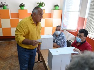 Bulgaristan’daki Erken Seçimde, Borisov’un Partisi Gerb Az Farkla Önde