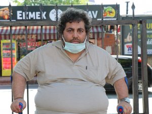 Evden Kovulduğunu İddia Eden Engelli Şahıs Cadde Ortasında Hüngür Hüngür Ağladı