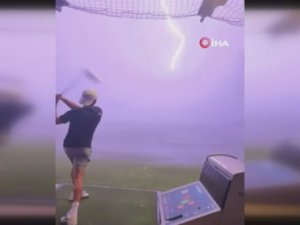 Milyonda Bir Olay: Havadaki Golf Topuna Yıldırım Çarptı