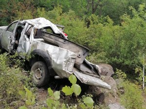 Gümüşhane’de Kamyonet Uçuruma Yuvarlandı: 3 Yaralı