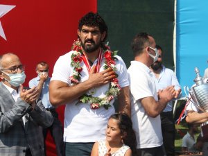 Konyalı Pehlivan İ̇smail Koç Memleketinde ’Şampiyon’ Gibi Karşılandı