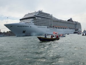 Kruvaziyer Gemilerinin Venedik’e Girişi Yasaklandı