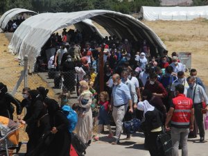Suriyelilerin Vatan Hasreti Sıcaklık Dinlemiyor