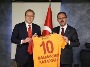 Bakan Kasapoğlu, Galatasaray Başkanı Burak Elmas’ı Kabul Etti
