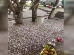 Suudi Arabistan’da Yaz Ortasında Fındık Büyüklüğünde Dolu Yağdı