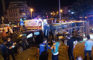 Samsun'da düğünlerinden dönerken kaza yapan çift yaralandı