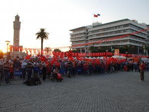 İ̇zmir’de 15 Temmuz Anması Başladı