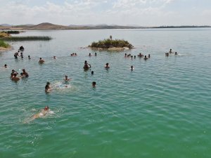 Sivas’ta Antalya Plajlarını Aratmayan Görüntüler