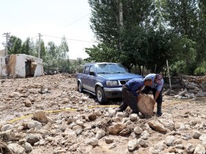 Van’da Selden Etkilenen Mahallelerde Çalışmalar Sürüyor