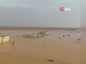 Suudi Arabistan’daki Selde Birçok Kerpiç Ev Yıkıldı