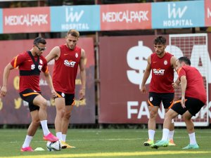 Galatasaray, Psv Maçı Hazırlıklarını Sürdürdü