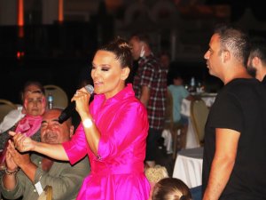 Demet Akalın: "Seda Sayan’a Kırgınım Ama Benim, Nikah Şahidimdi, Saygım Var"