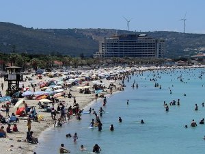 Çeşme’ye Tatilci Akını Devam Ediyor