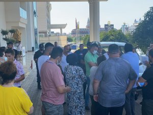 Otel İsmi Değişince Onlarca Tatilci Otel Önünde Mağdur Oldu