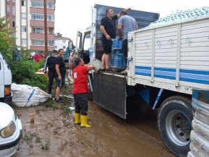 Rize’deki Selzedelere Destek Olan Kızılay Artvin’e De Uzman Ekiplerini Gönderdi