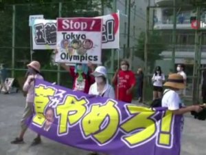Açılışına Saatler Kala Olimpiyat Karşıtları Tokyo’da Sokaklara Çıktı