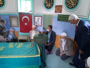 Gönül Alperenlerinden Çağırgan İ̇smail Hakkı Baba Mezarı Başında Anıldı