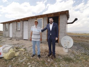 Başkan Sayan, Bayramda Aziz Amcayı Unutmadı