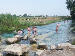 Antik Kentteki Buz Gibi Doğal Havuzlarda Tarihe Kulaç Atıyorlar