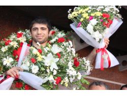 Dünya İkincisi Yakup Gör’e Davul Zurnalı Karşılama