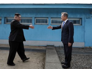 Kuzey Ve Güney Kore Arasındaki İletişim Kanalları 1 Yıl Sonra Yeniden Açıldı