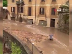 İ̇talya’da Sel Ve Toprak Kayması: Cadde Ve Sokaklar Sular Altında Kaldı