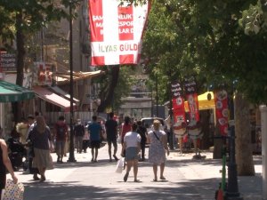 İ̇stanbul’da Sıcak Havalar Vatandaşı Bunaltmaya Devam Ediyor