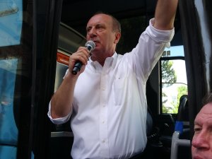Muharrem İ̇nce’den : "Kerhen Chp’ye Oy Vereceğine Gel Memleket Partisi’ne Oy Ver”