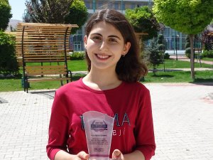 Yks’de Ayt Eşit Ağırlık Türkiye Birincisi Olan Melike Başarısının Sırrını Anlattı